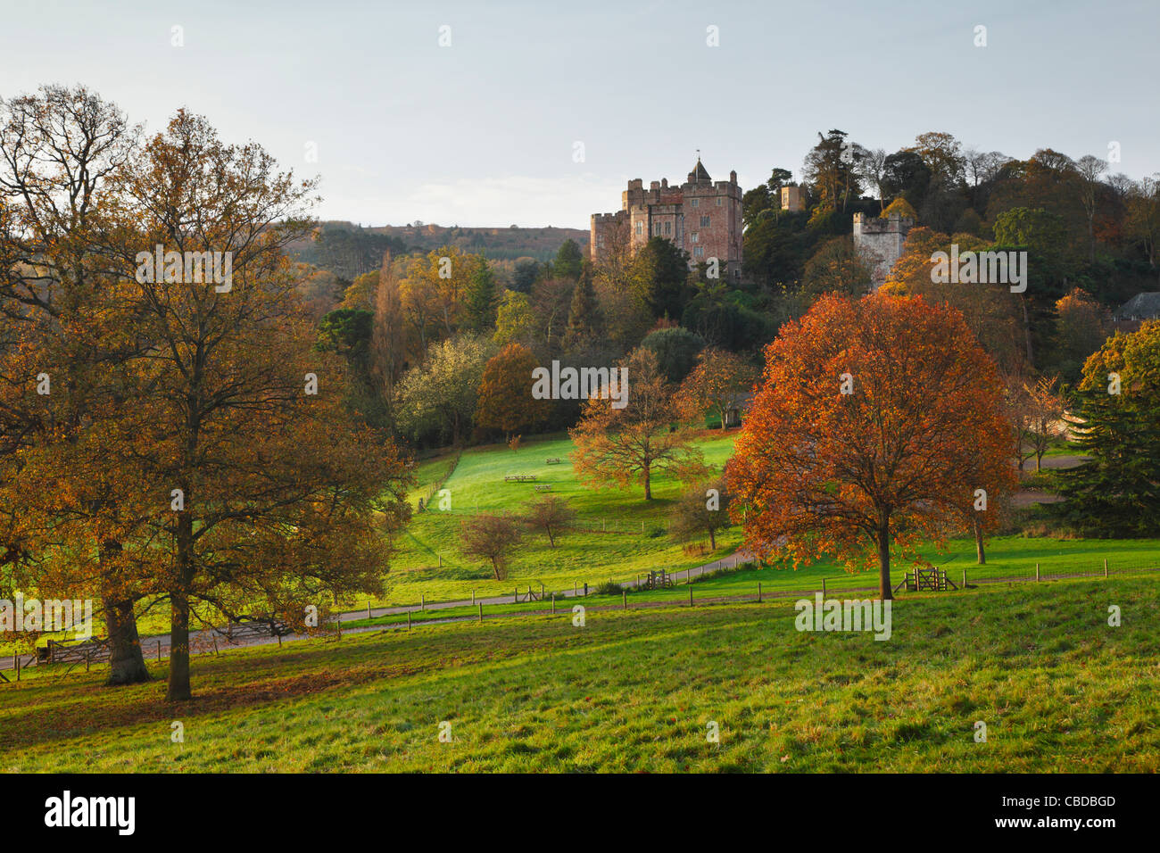 Château de Dunster en automne. Le Somerset. L'Angleterre. UK. Banque D'Images