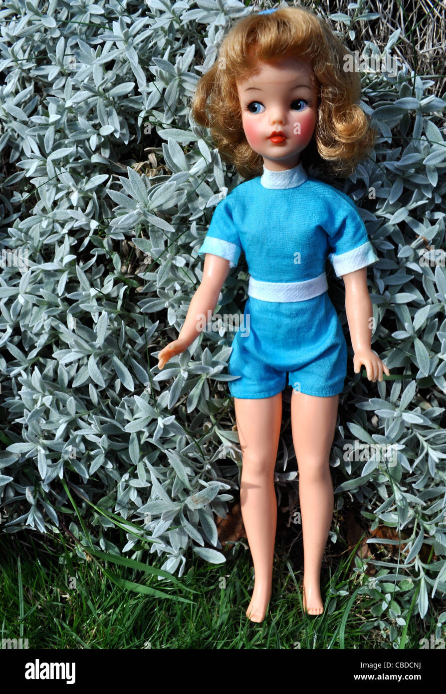 Vintage 1962 Tammy doll par idéal en monokini original. 1962-1966 fait en  réponse à l'énorme succès de poupée Barbie de Mattel Photo Stock - Alamy