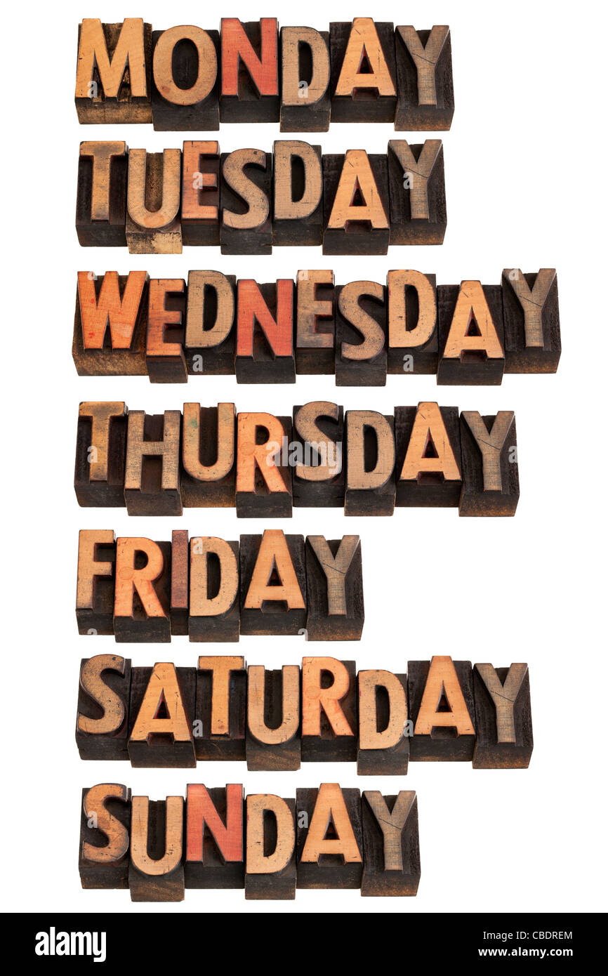 7 jours de semaine du lundi au dimanche en typographie vintage wood blocks, isolated on white Banque D'Images