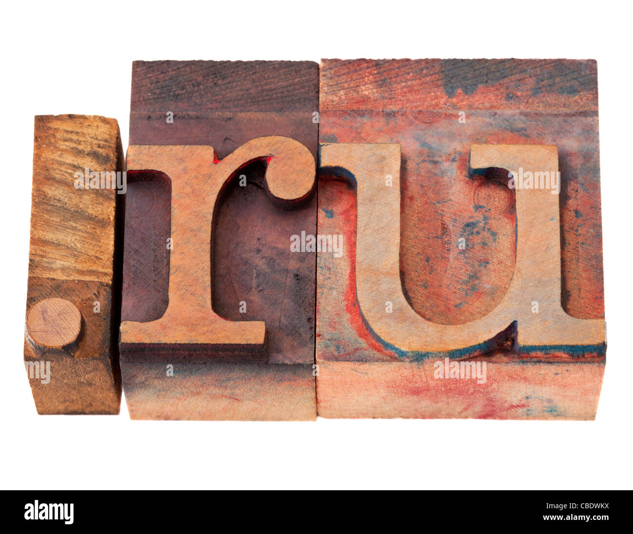 Dot ru - domaine internet pour la Russie dans la typographie en bois vintage blocks, tachés par les encres de couleur, isolated on white Banque D'Images