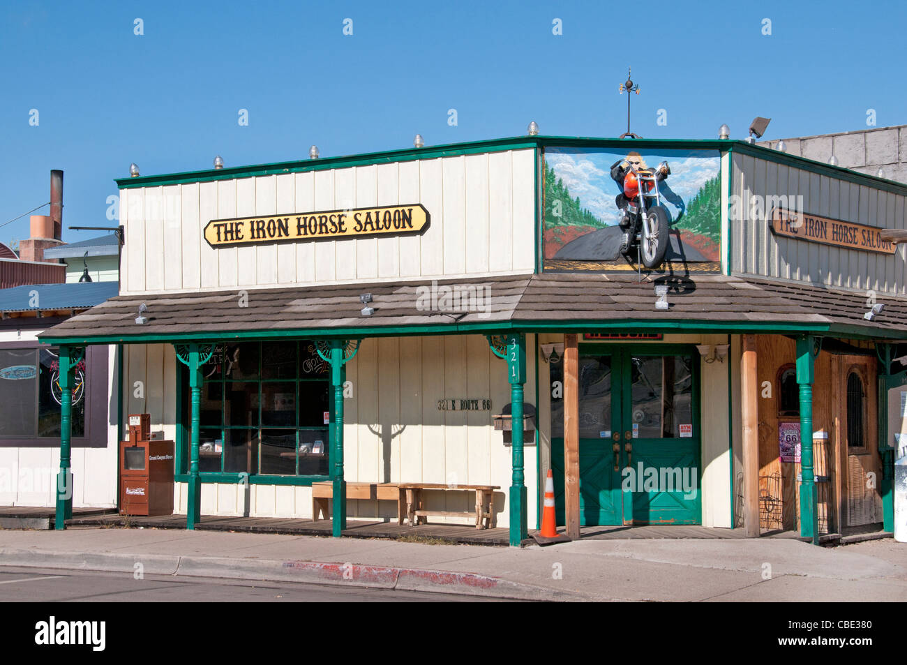 L'historique Route 66 Panneau de circulation Route Nationale Arizona American Iron Horse Saloon Banque D'Images