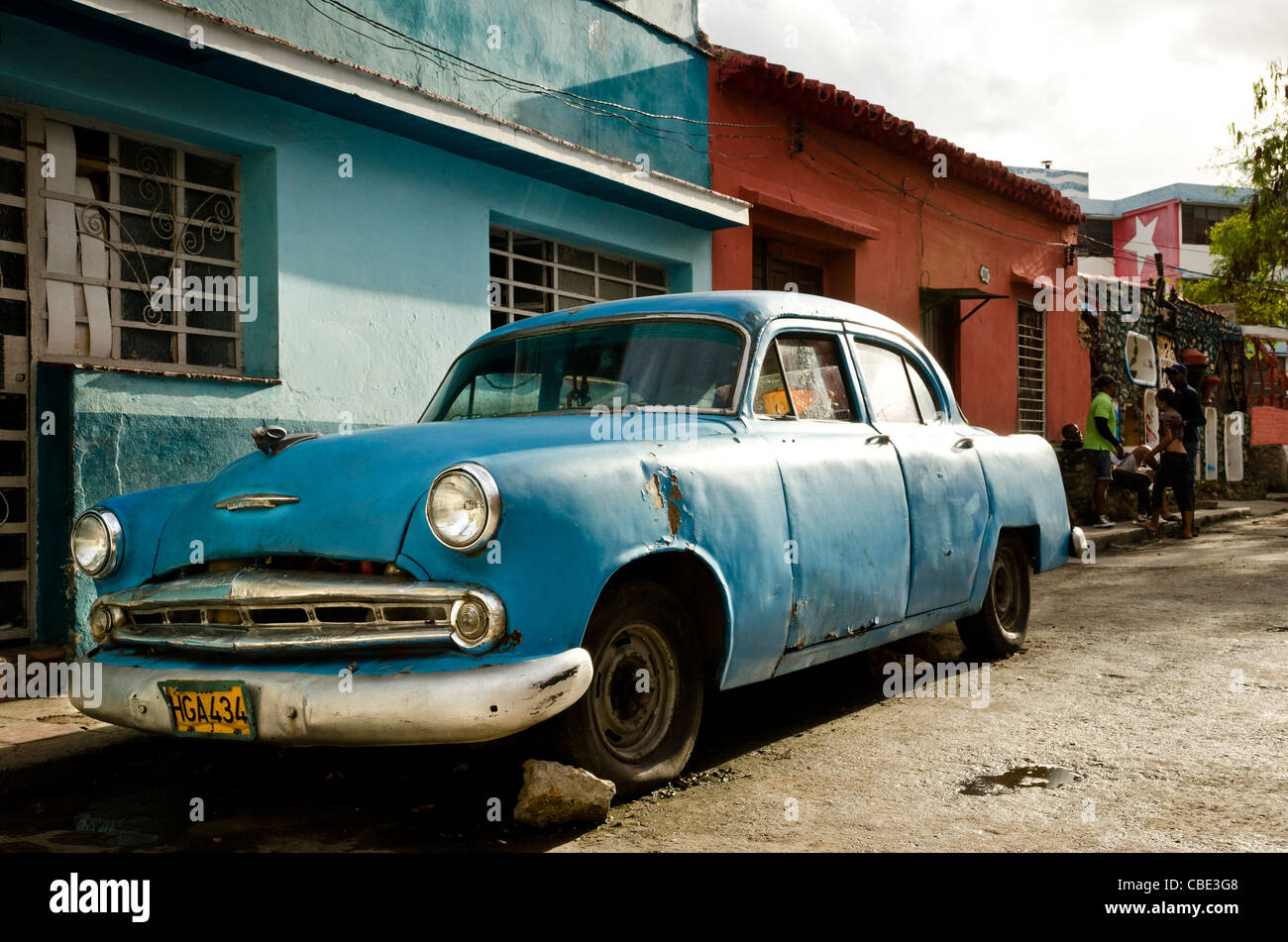 Vieille voiture américaine garée dans Callejon de Hamel La Havane Cuba Banque D'Images