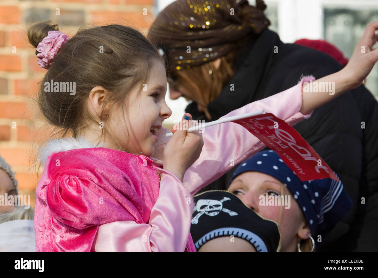 Enfant habillé en Fée Clochette pour la Parade de Noël de Disney à Buckingham Banque D'Images