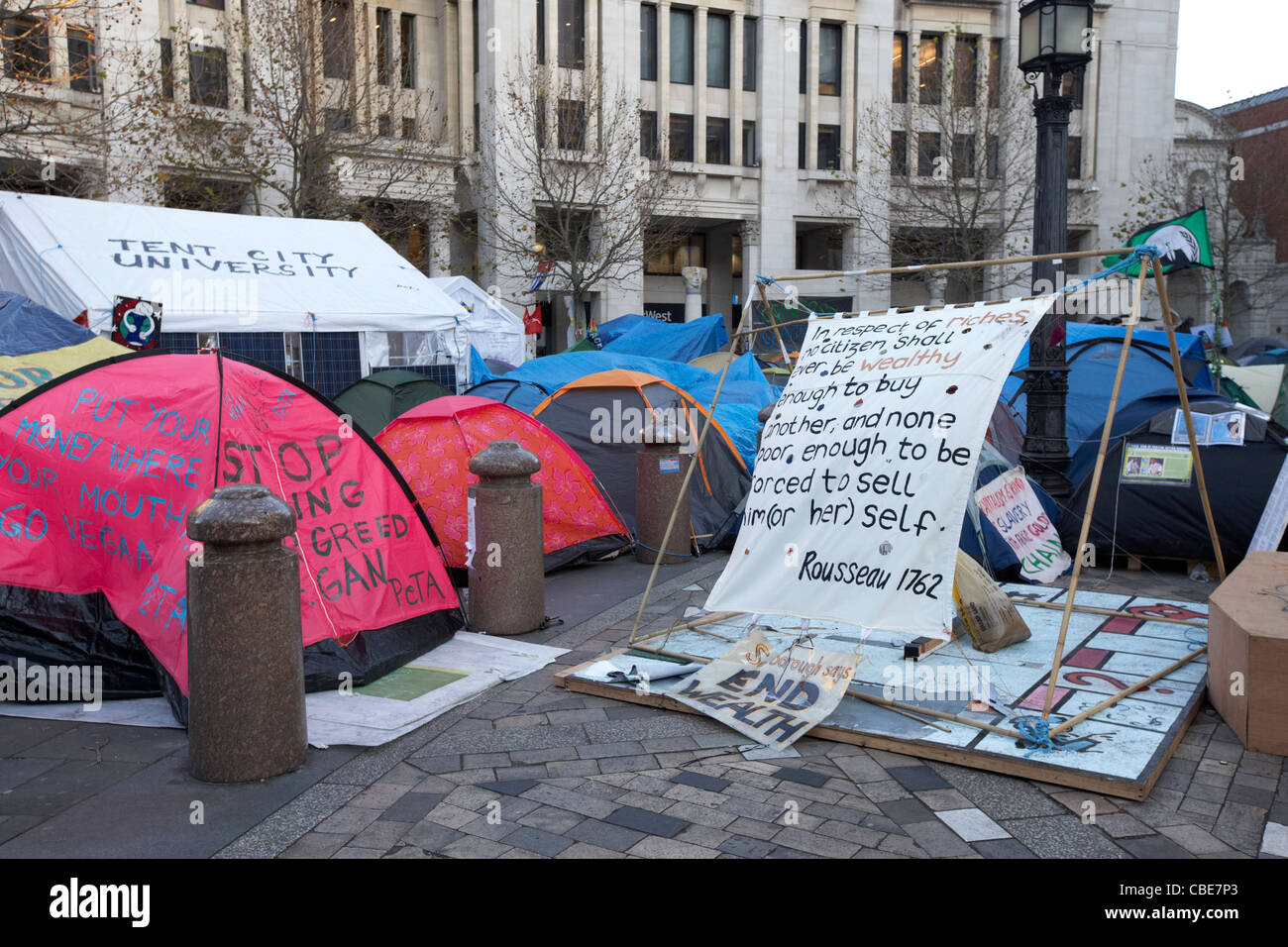 La ville tente d'occuper de protestation devant St pauls dans London England uk united kingdom Banque D'Images