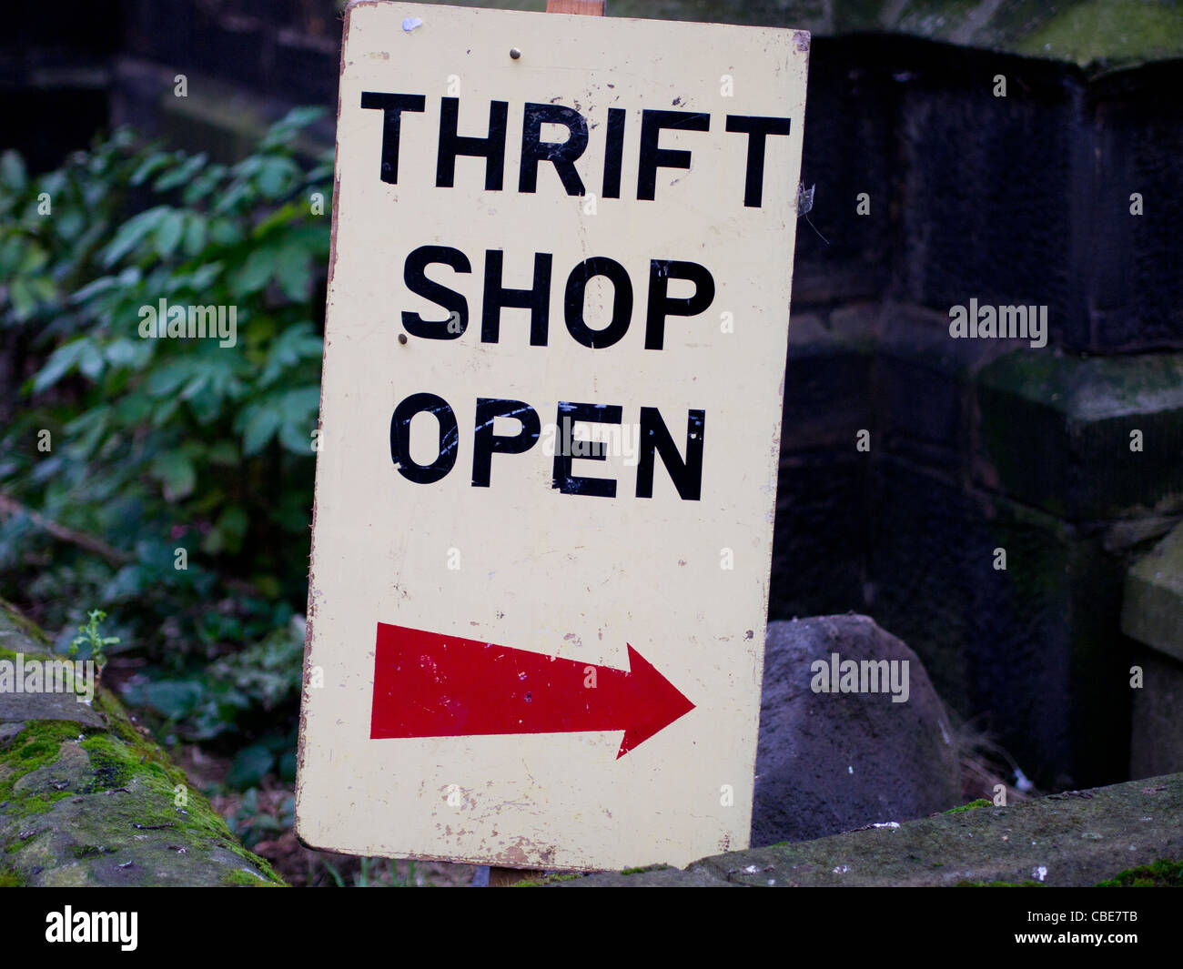 Thrift Shop Open Sign, Leven, Ecosse Banque D'Images