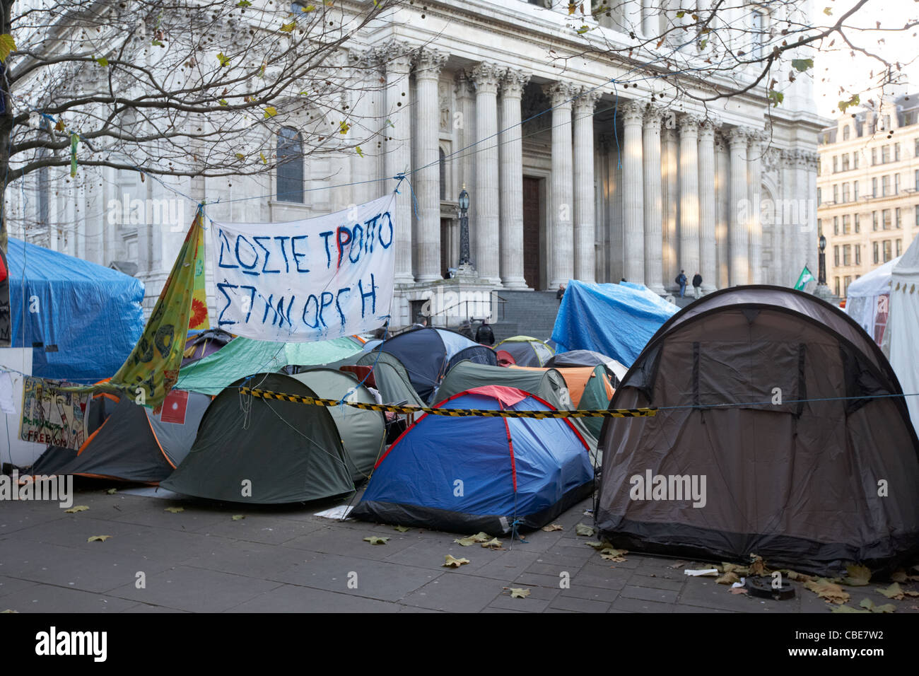 La ville tente d'occuper de protestation devant St pauls dans London England uk united kingdom Banque D'Images