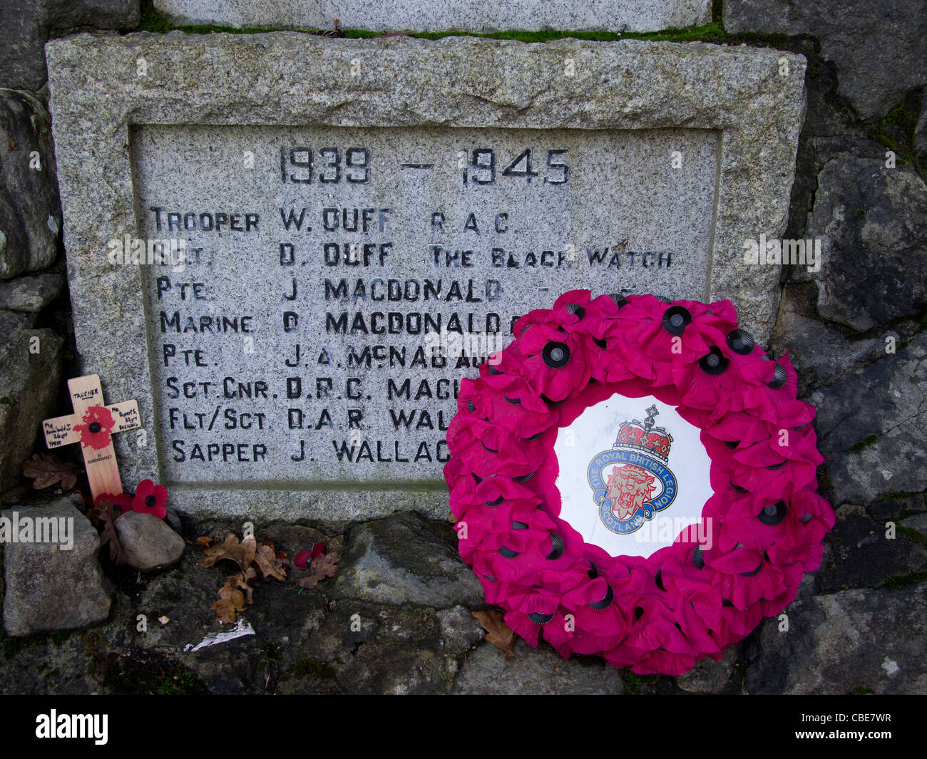 War Memorial et coquelicots, Strathtay, Ecosse Banque D'Images