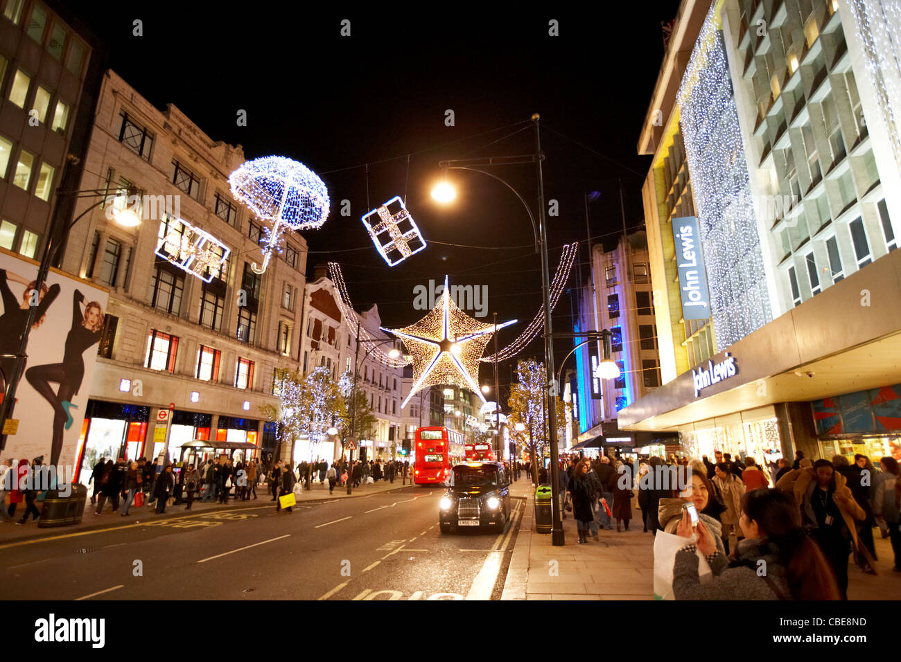 Oxford street Christmas shopping Londres Angleterre Royaume-Uni uk Banque D'Images