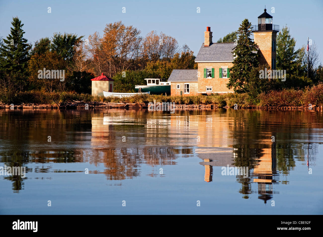 L'Ontonagon Lighthouse (1866) se dresse à l'embouchure de la rivière Ontonagon et du lac Supérieur dans la Péninsule Supérieure du Michigan. Banque D'Images