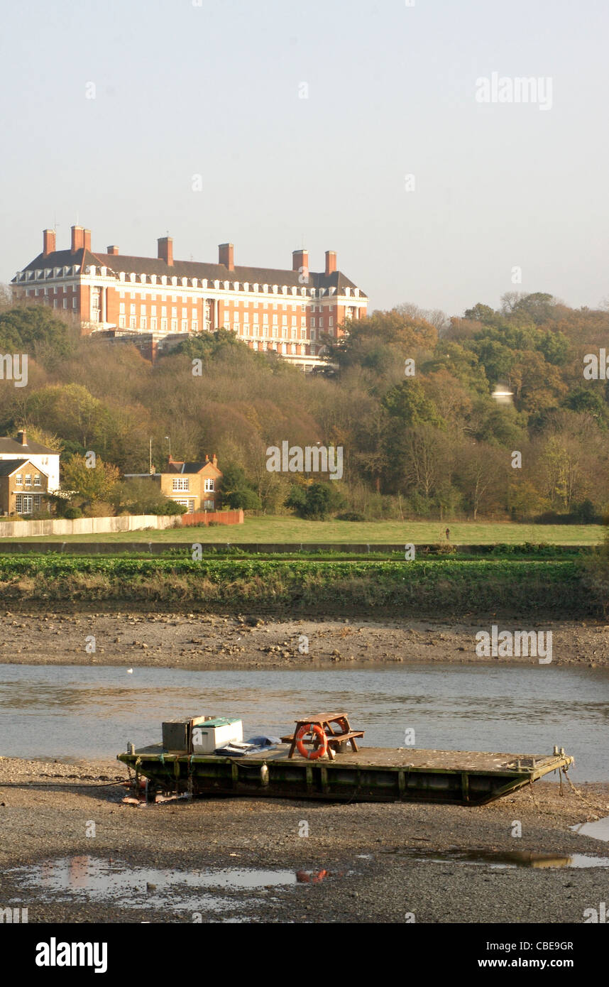 Marée basse le long de la Tamise à Richmond upon Thames, à l'ouest de Londres, Angleterre Banque D'Images