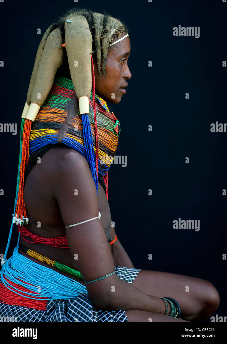 Mwila femme portant le collier Vilanda, Chibia, Angola Banque D'Images