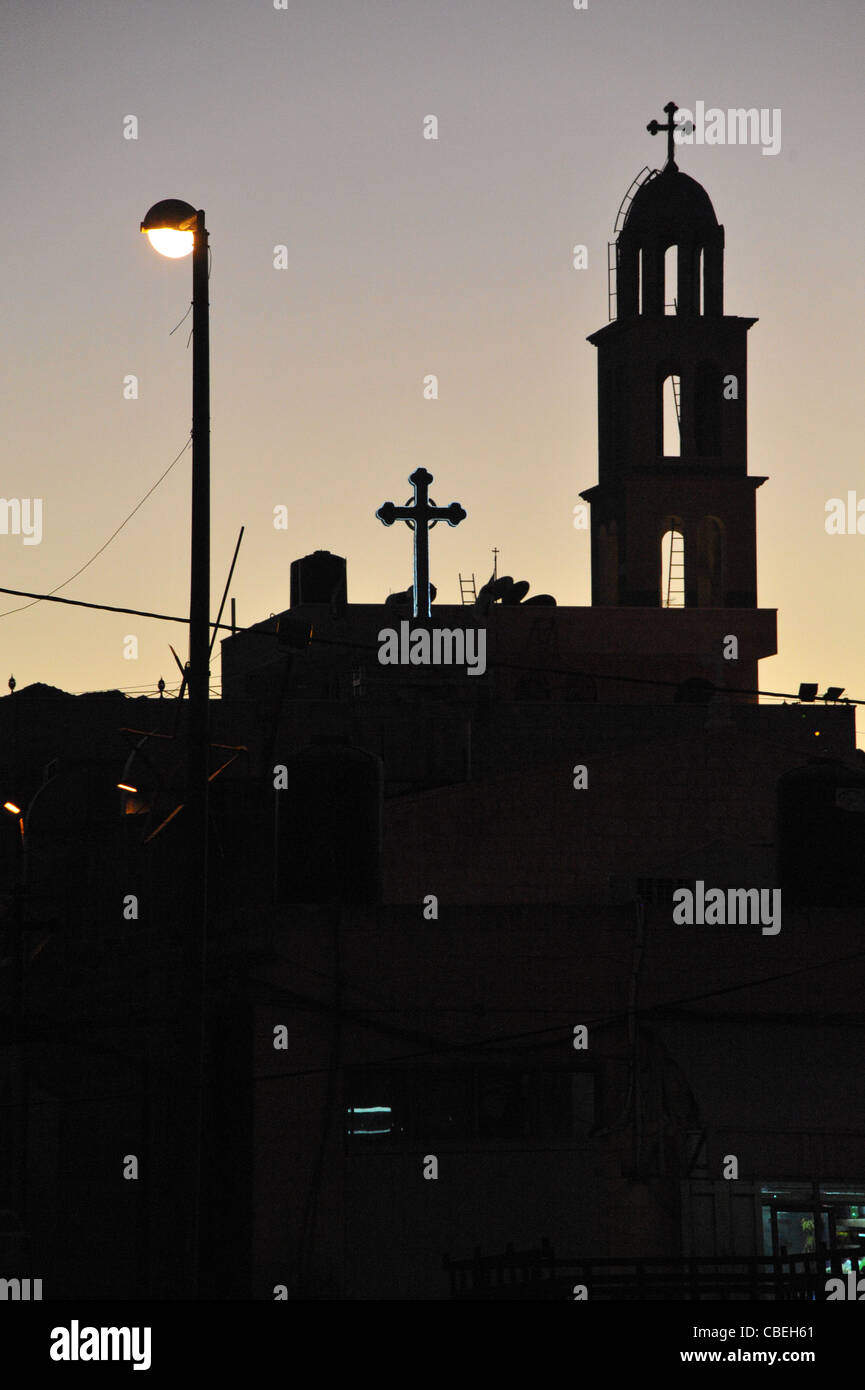 Rues de Ramallah, l'église de la vieille ville, dans la nuit Banque D'Images