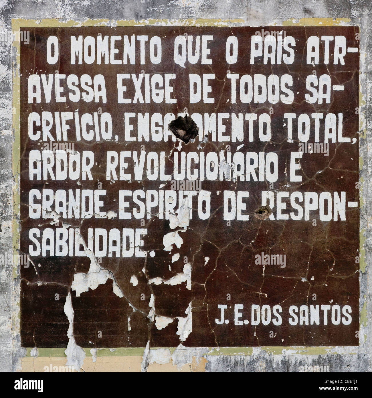 Message de propagande communiste par le Président Dos Santos, Lubango, Angola Banque D'Images