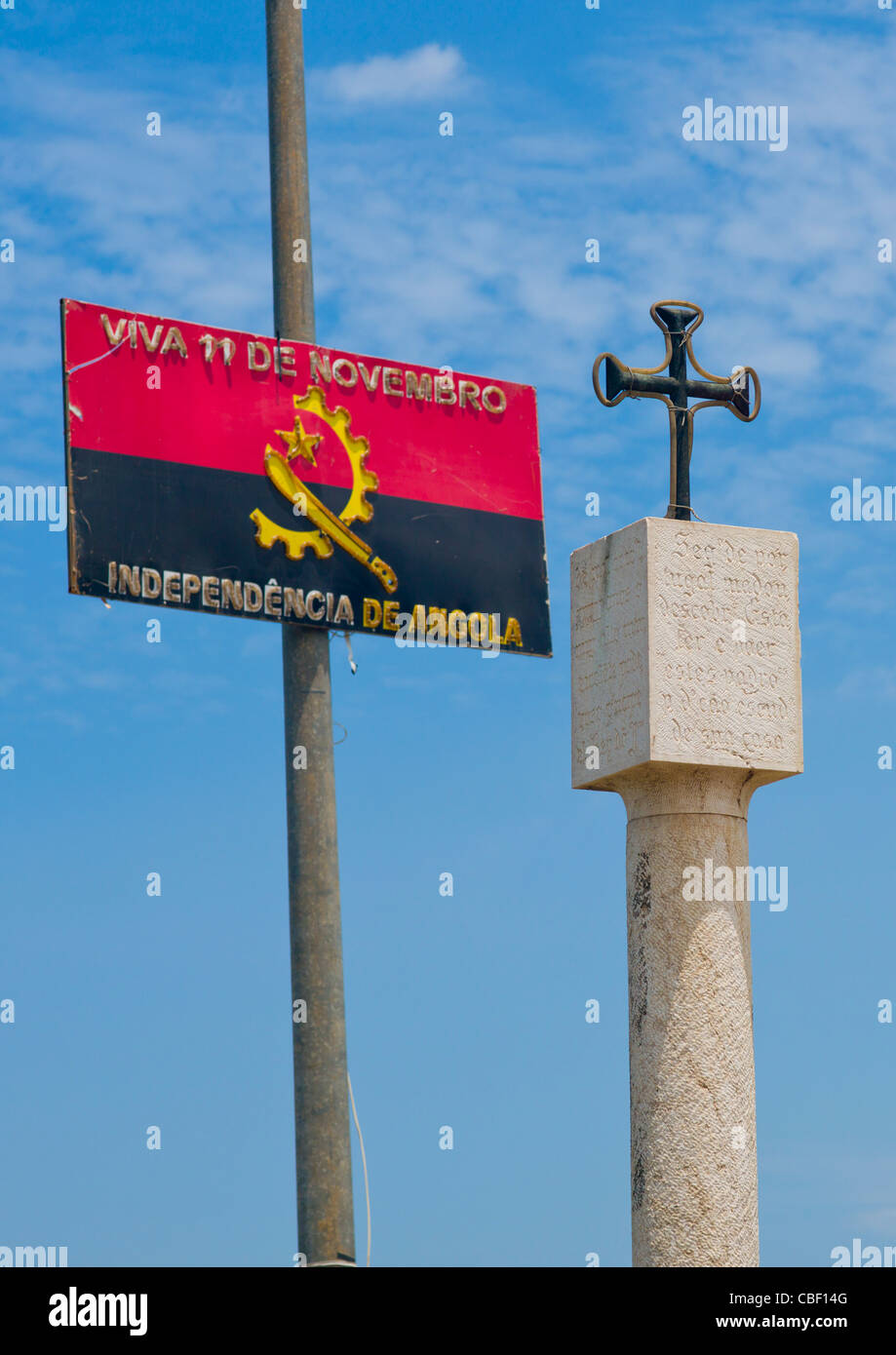 Célébrer la fête de la Saint-Patrick 2011 panneau à côté d'une croix chrétienne, de l'Angola Banque D'Images