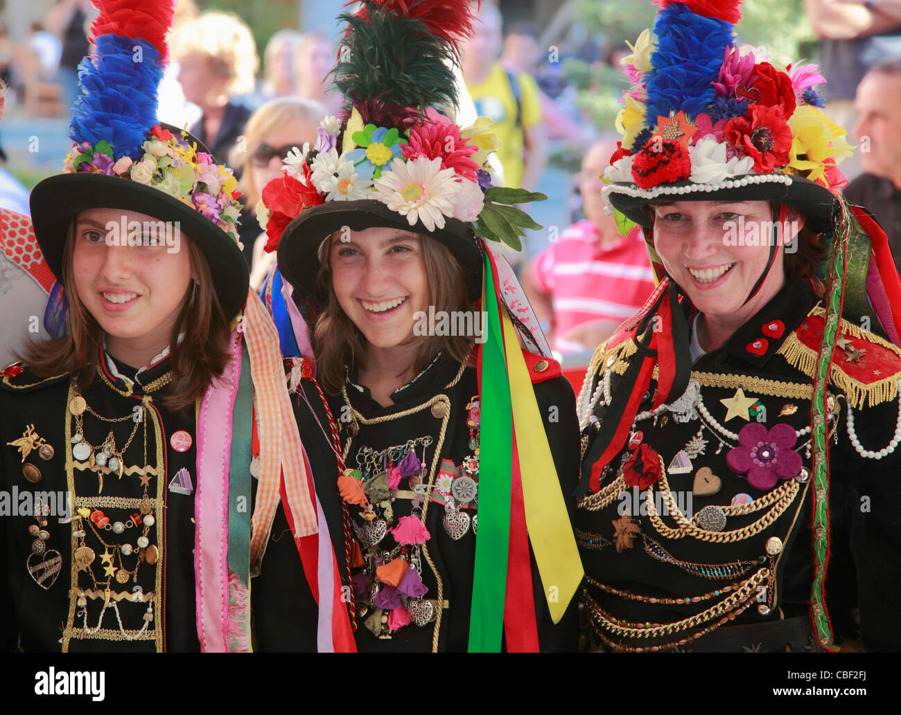 L'Italie, les Alpes, vallée d'Aoste, Courmayeur, les filles en costume traditionnel, Banque D'Images