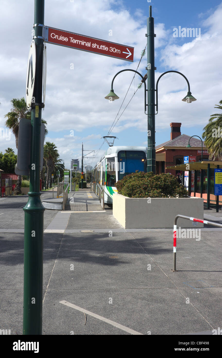 109 Tramway au terminus à Port Melbourne, Australie, montrant la plate-forme de chargement. Banque D'Images