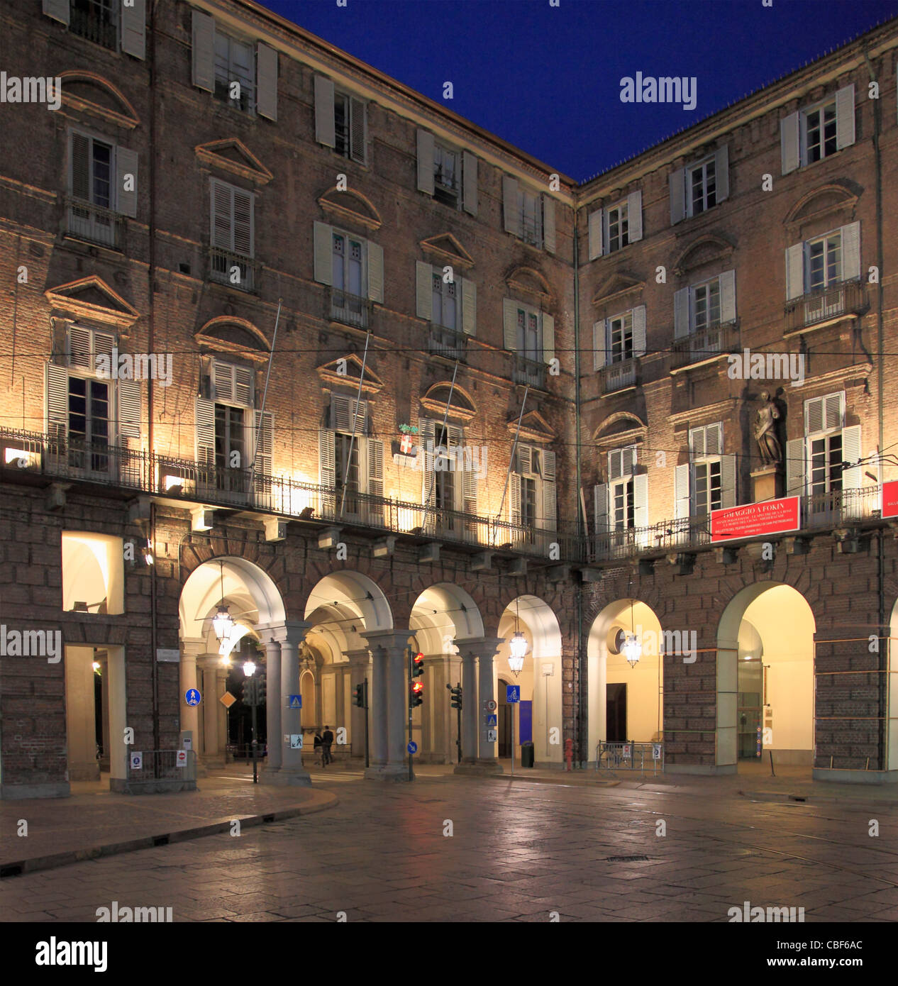 L'Italie, Piémont, Turin, Piazza Castello, nuit, Banque D'Images