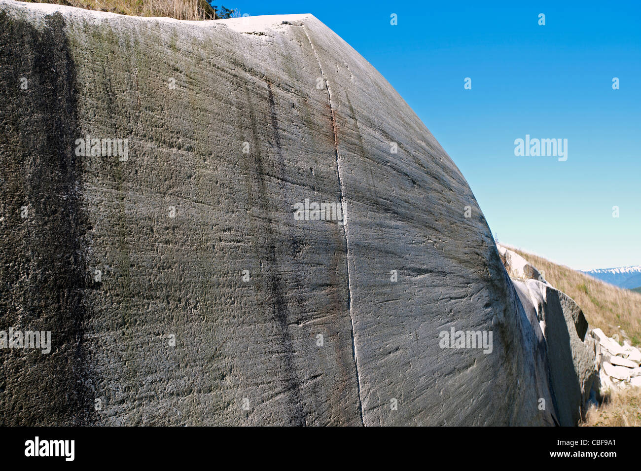Le rocher de granit de montagne Banque de photographies et d’images à ...
