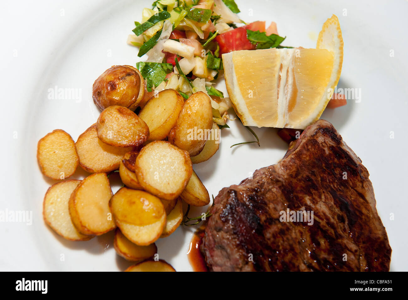 Steak avec pommes de terre Banque D'Images