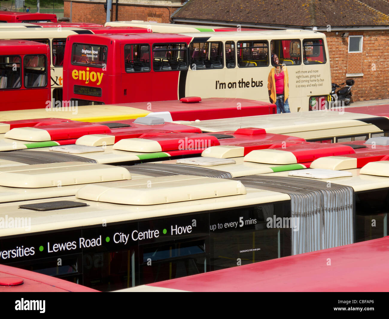 Les autobus de la compagnie de bus de Brighton et Hove à Lewes Road Bus Garage, Brighton Banque D'Images