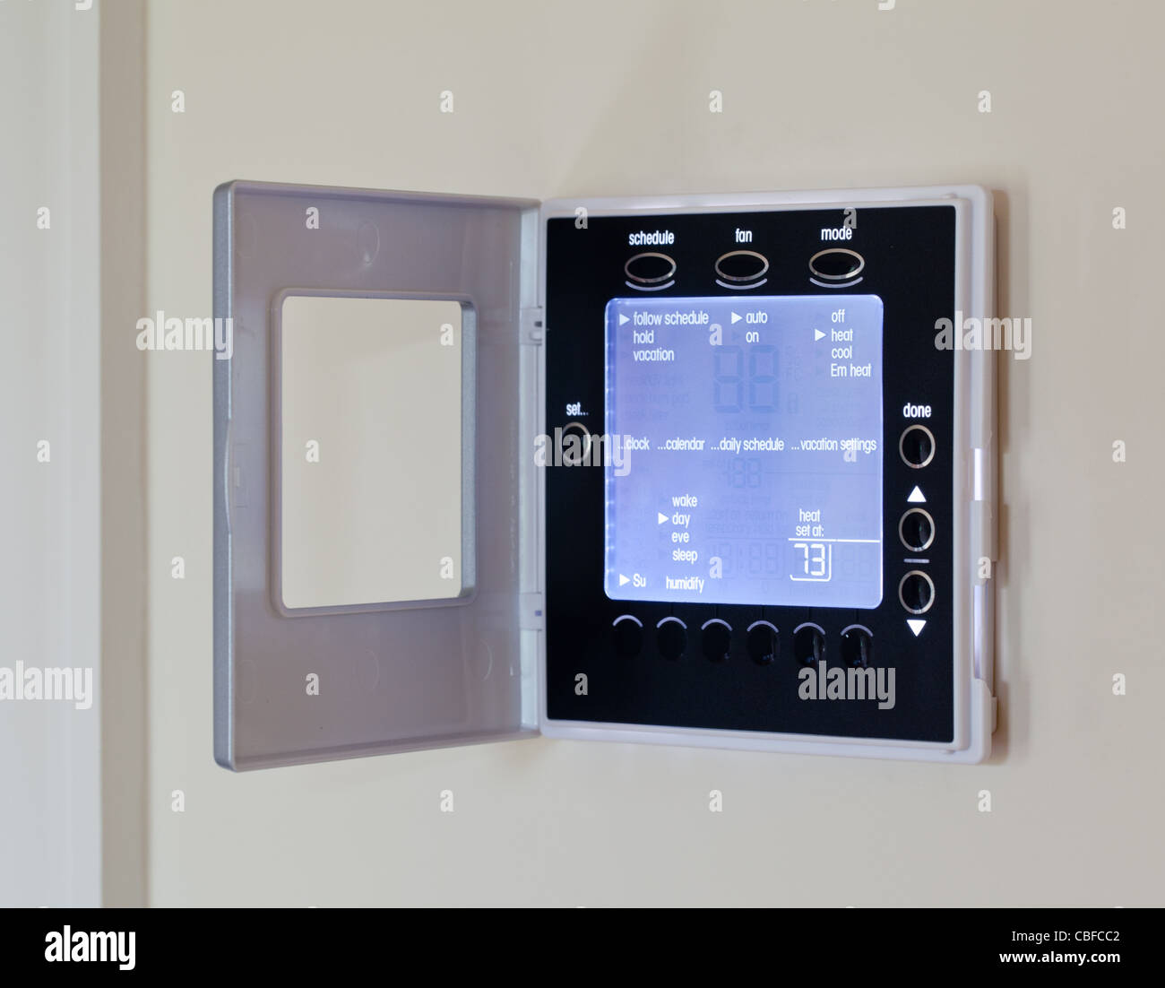 Thermostat électronique avec écran LCD bleu pour le contrôle de  climatisation et chauffage Climatisation réversible Photo Stock - Alamy