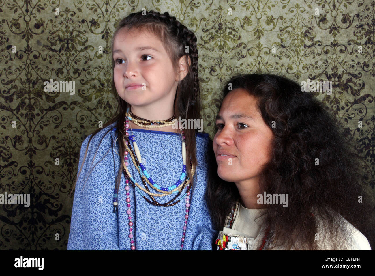 Les Sioux Lakota Indian femme et enfant Photo Stock - Alamy