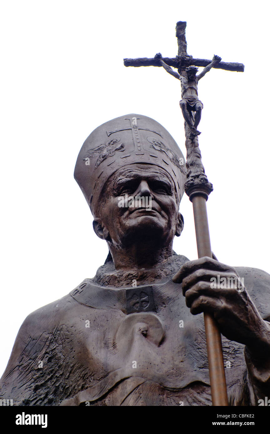 Statue du Pape Jean Paul II à la colline de Wavel, Cracovie, Pologne Banque D'Images