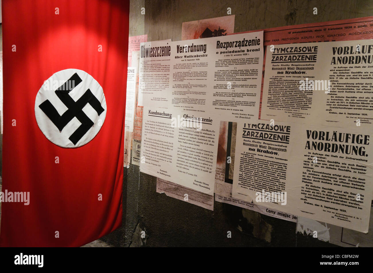 Drapeau du parti nazi et des annonces à l'intérieur de l'Oskar Schlindler, Cracovie en usine Banque D'Images