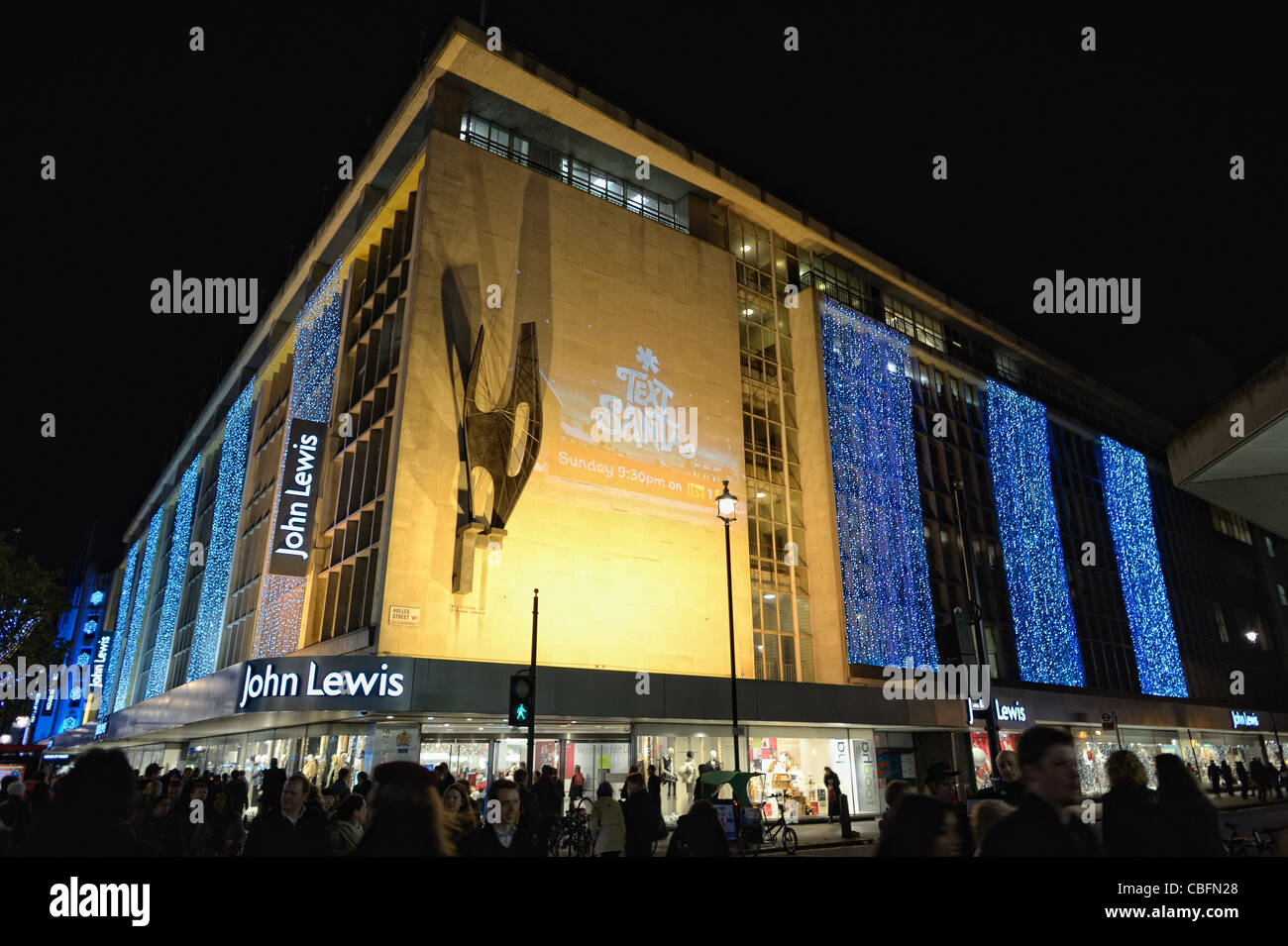 John Lewis flagship store, Oxford Street, Londres, Angleterre, Royaume-Uni, dans les lumières de Noël Banque D'Images