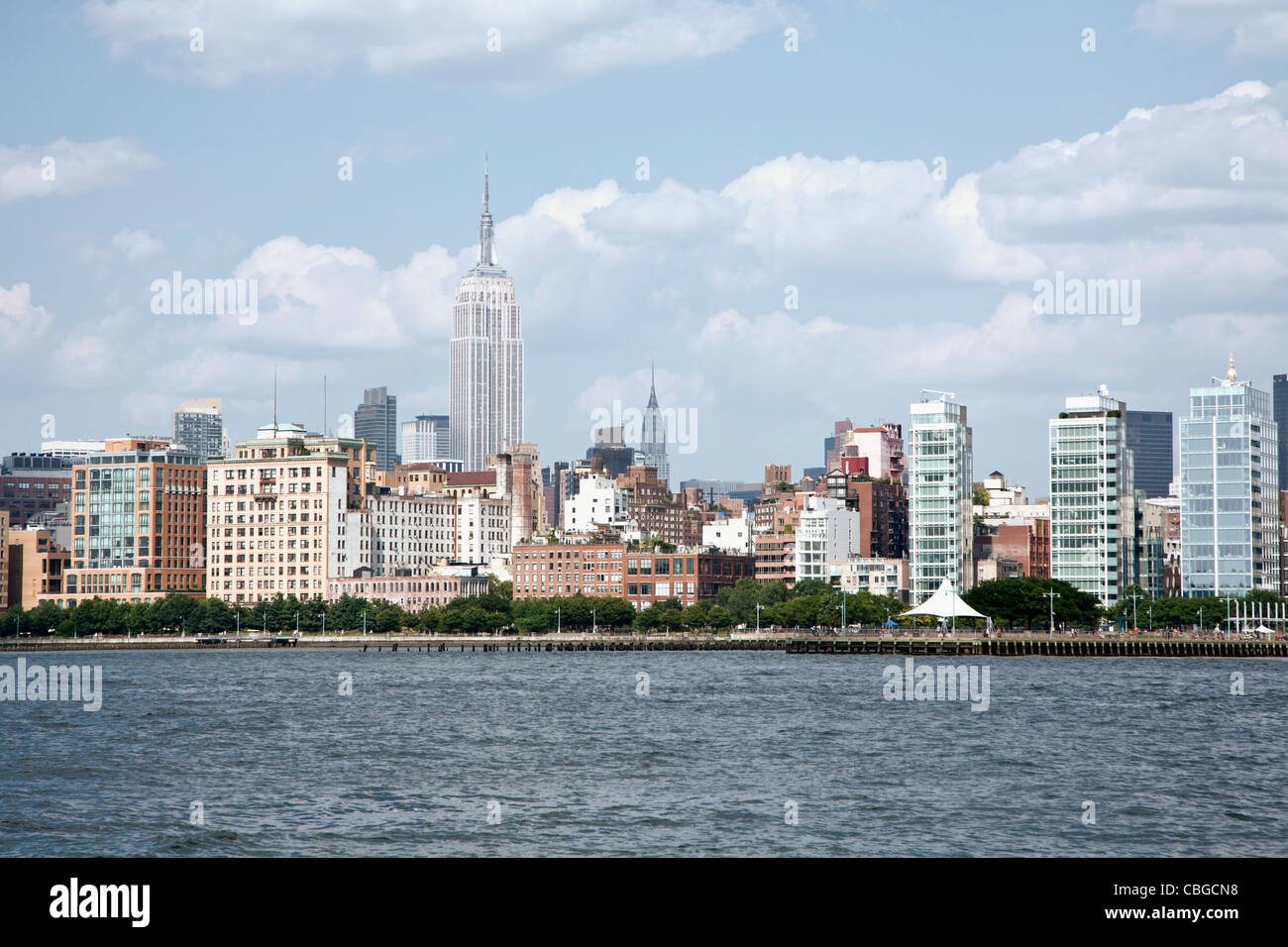 Manhattan vu de l'autre côté de l'East River Banque D'Images