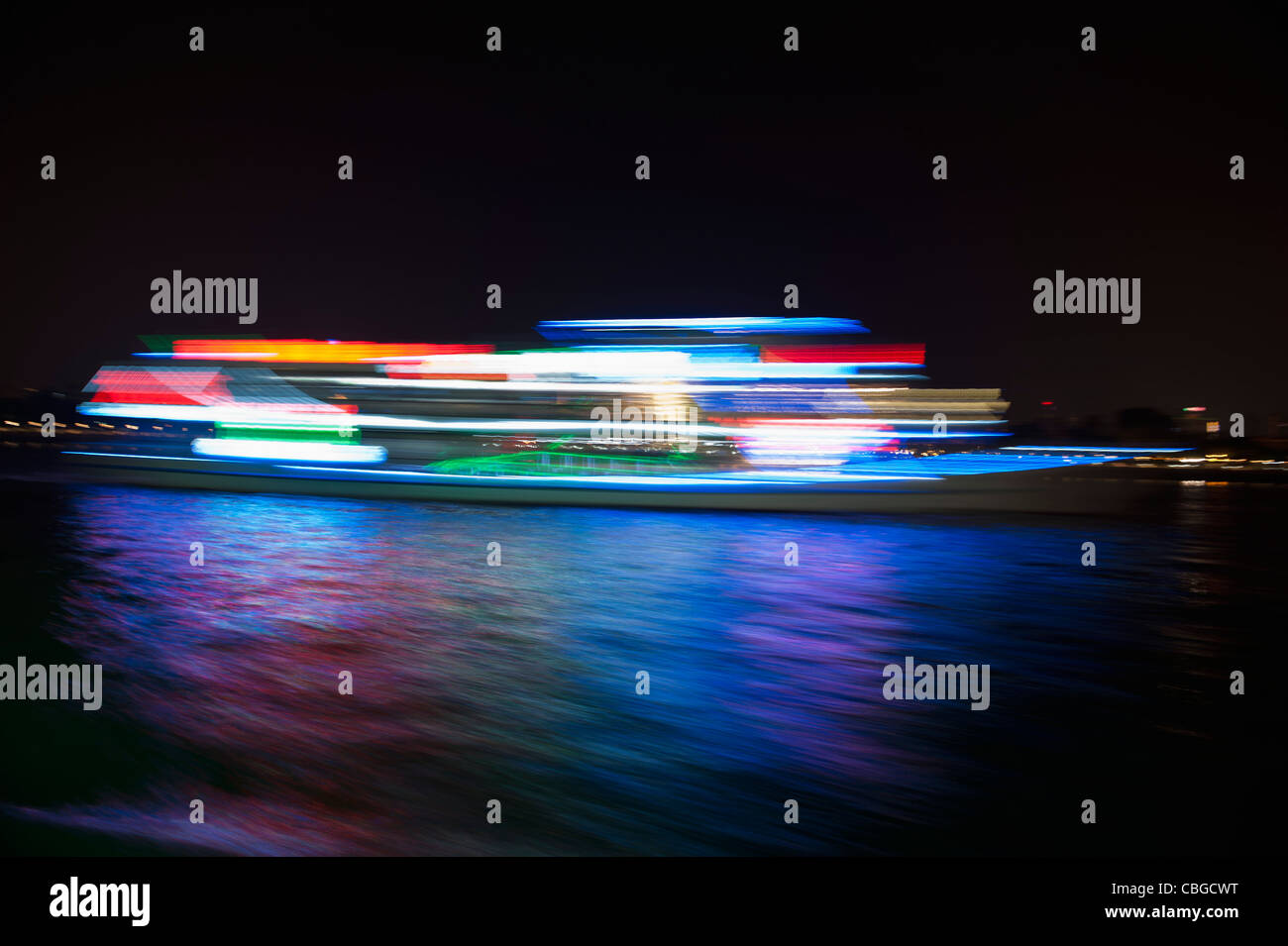 Location de bateaux sur l'eau dans le port de Hong Kong Banque D'Images