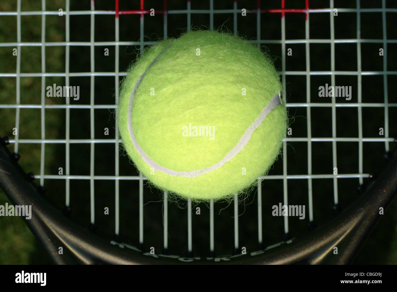 Images abstraites d'équipement sportif. Raquette de tennis et la balle Banque D'Images