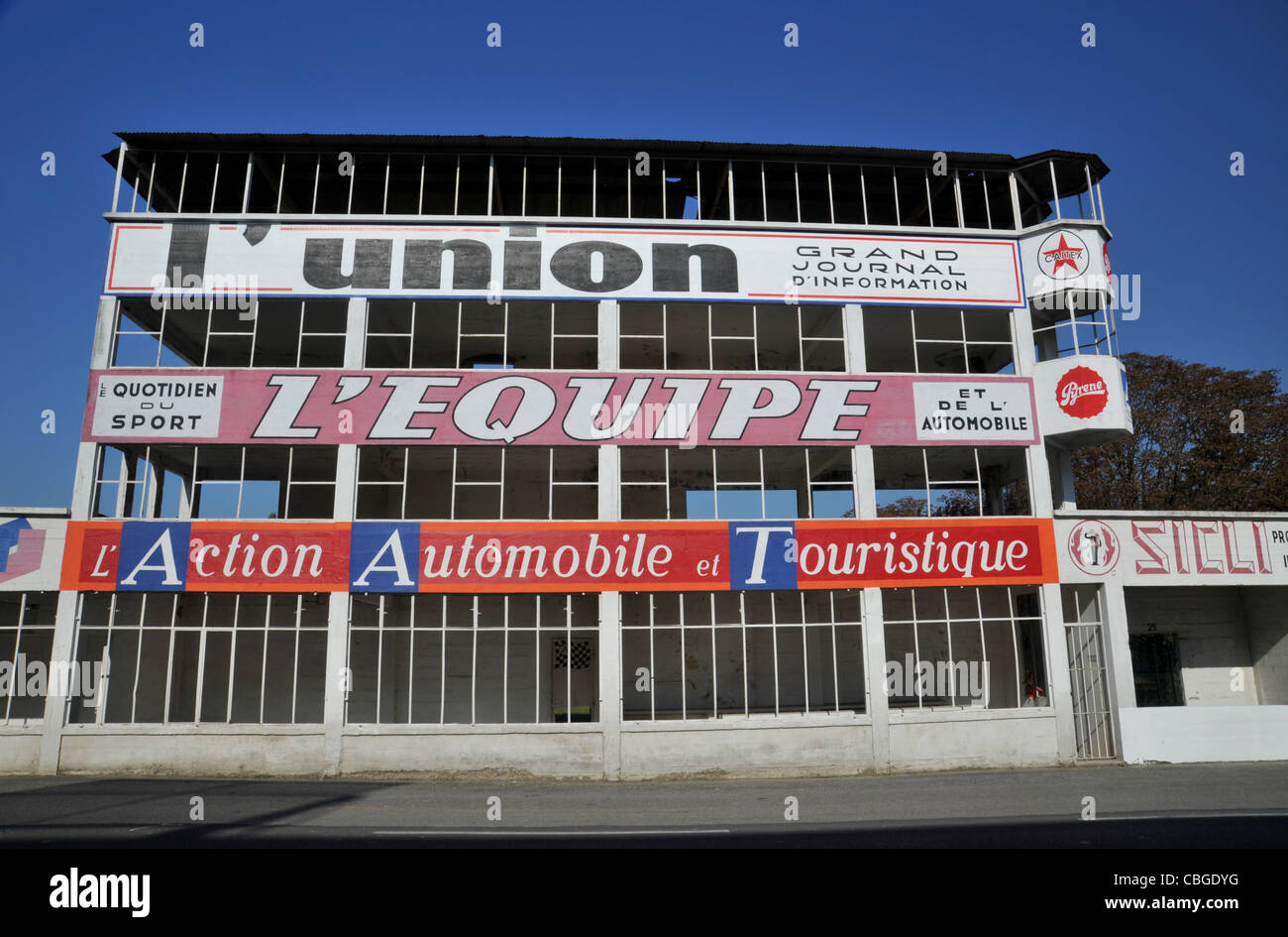 Reims Reims circuit moteur historique en France les anciens puits et tribune, certains repeint à partir de 2007 Banque D'Images