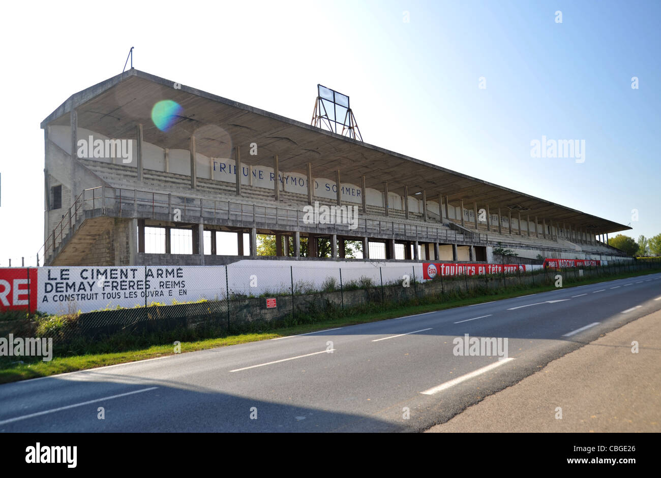 Reims Reims circuit moteur historique en France les anciens puits et tribune, certains repeint à partir de 2007 Banque D'Images