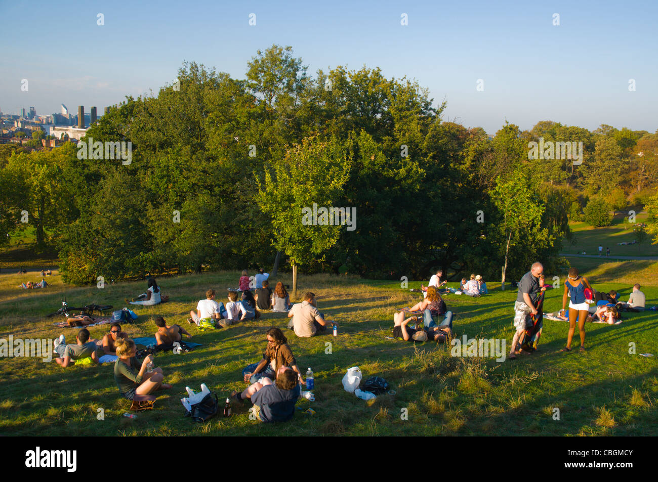 Les gens dans le parc royal borough de Greenwich London England UK Europe Banque D'Images