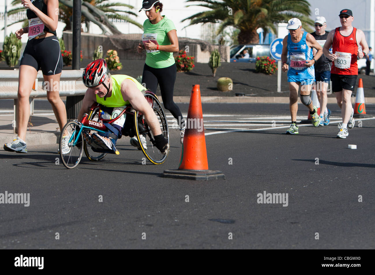 LANZAROTE , ESPAGNE athlète handicapée dans un fauteuil roulant de sport en 2009 Lanzarote marathon le 29 novembre, 2009 Banque D'Images