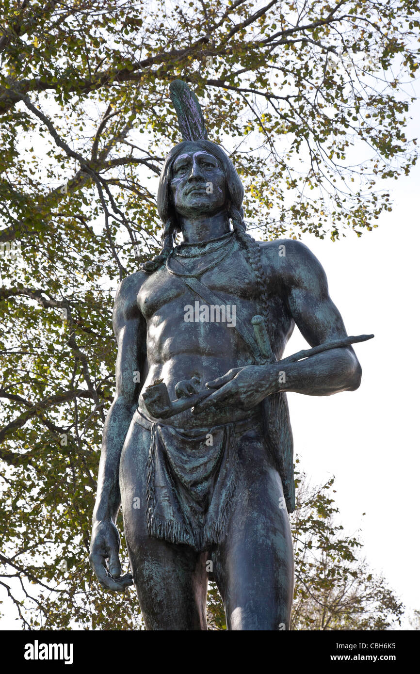Statue de Massasoit, Grand Sachem des Wampanoags et Preserver protecteur des pèlerins, Plymouth, MA, USA Banque D'Images
