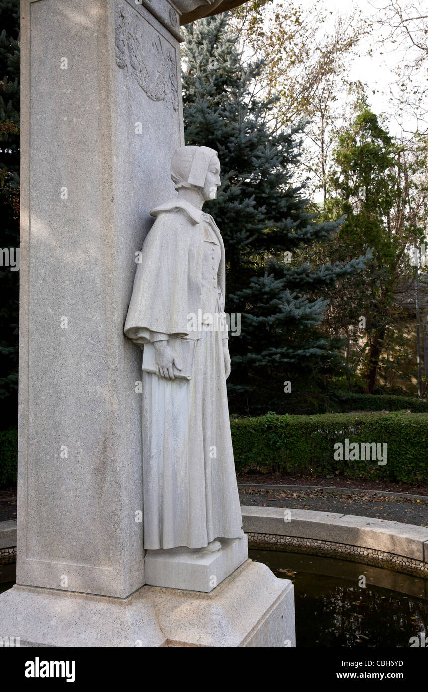 Statue de vierge pèlerine & Fontaine, Water Street, Plymouth, MA Banque D'Images