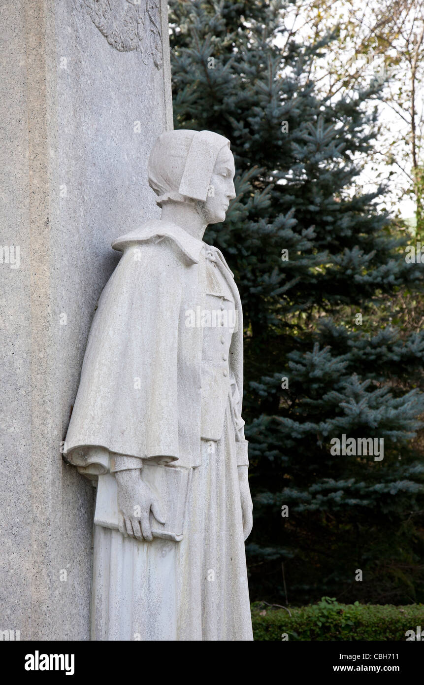 Statue de vierge pèlerine & Fontaine, Water Street, Plymouth, MA Banque D'Images
