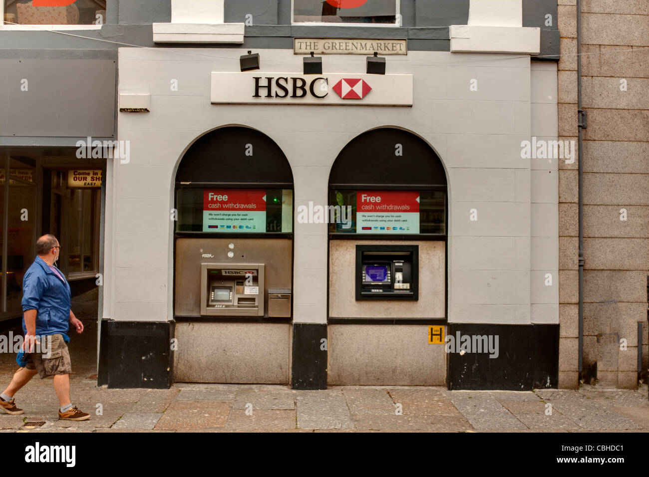 Distributeurs automatiques à l'extérieur de la banque HSBC. Banque D'Images
