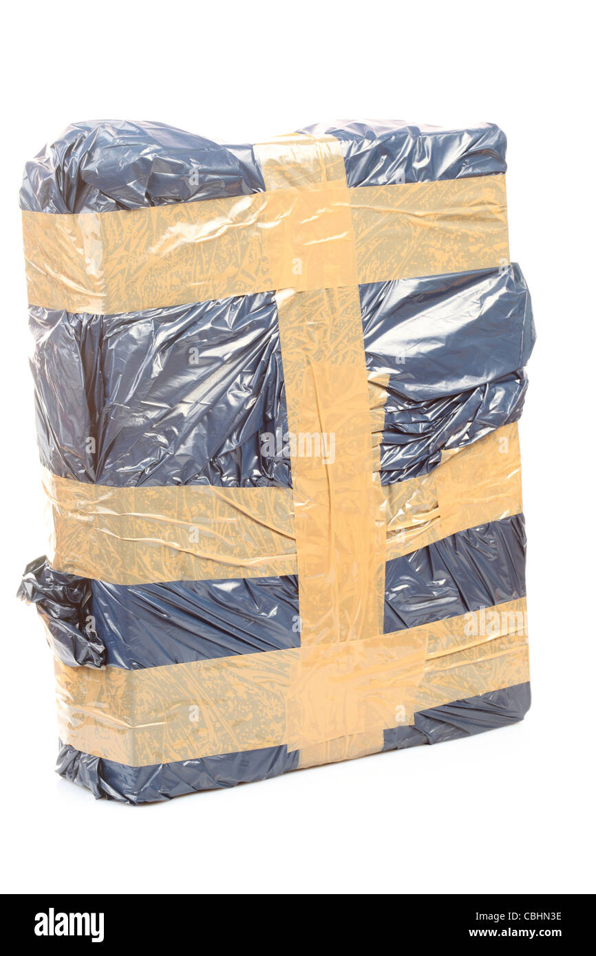 Côté de boîte en carton avec du ruban isolé sur blanc, paquet sécurisé Banque D'Images