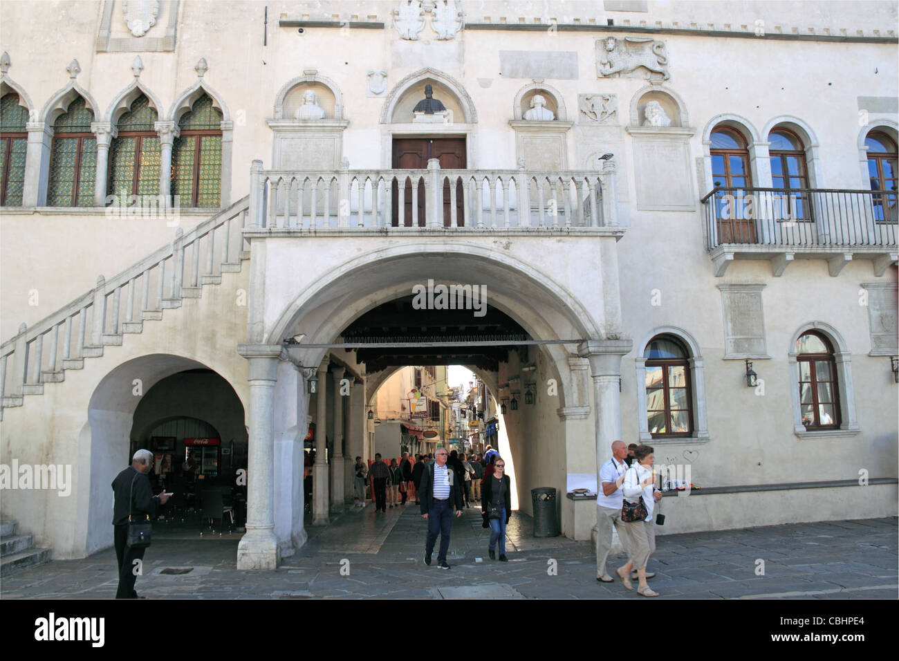 Palais Prétorien et Cevljarska Street, Koper, Capodistria, Primorska, la Slovénie, l'Istrie, Balkans, Europe de l'Est, la mer Adriatique Banque D'Images