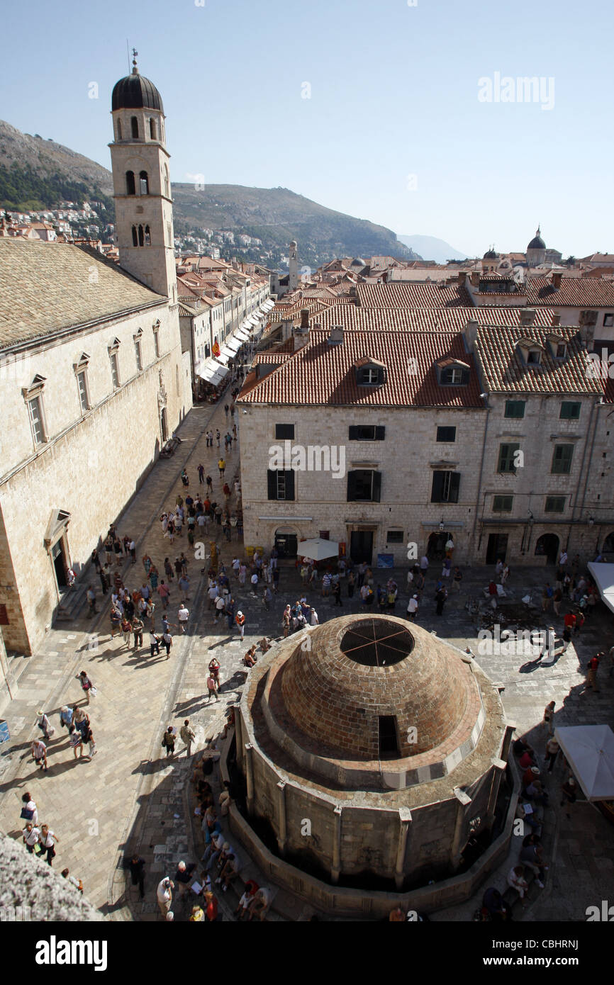 PLACA & BIG STRADUN FONTAINE ONOFRIOS LA VIEILLE VILLE DE DUBROVNIK CROATIE 05 Octobre 2011 Banque D'Images