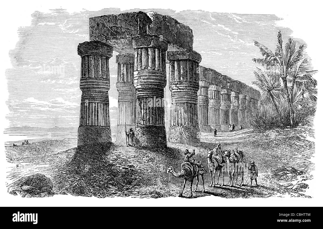 Le temple de Louxor temple égyptien ancien Nil Thèbes ruine ruines ruinées culte camel pilier en pierre colonnes colonne Banque D'Images