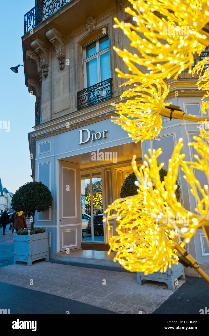 Paris, France, Avenue Montaigne, Luxury Shops, Louis Vuitton, Luxury Shop  Window Displays, Christmas Shopping Stock Photo - Alamy