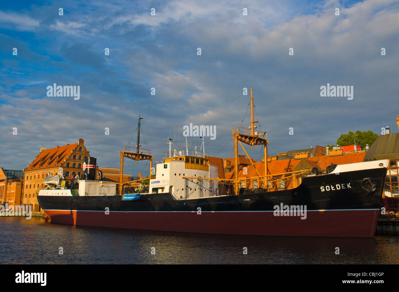 Bateau de Moteur à vapeur SS Soldek en face de l'île Olowianka au fleuve Motlawa Gdansk Pologne Europe du nord de l'Pomeriania Banque D'Images