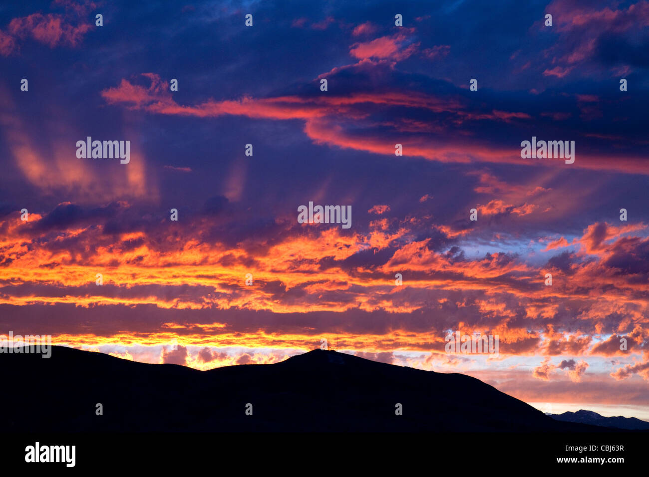Coucher du soleil le long de l'Interstate 15 près de Dillon, Montana, USA. Banque D'Images