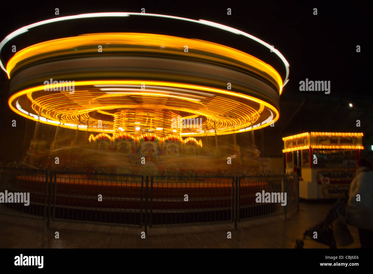 Carousel en mouvement la nuit Dublin, Irlande Banque D'Images