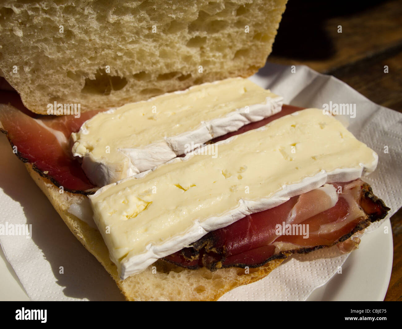 Spec et Sandwich Brie servi à Courmayeur, Italie Banque D'Images