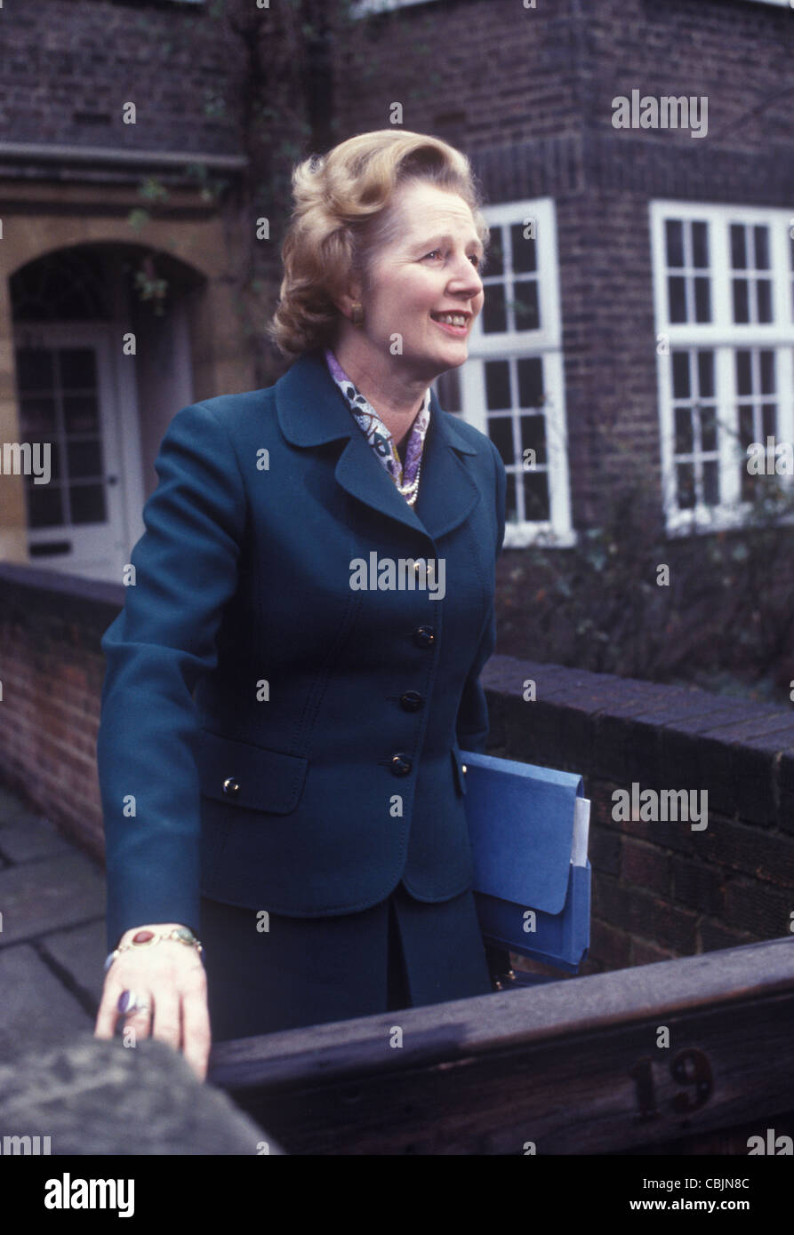 Maggie Margaret Thatcher à l'extérieur de sa maison, au 19 Flood Street, Chelsea, Londres. 1979 ANNÉES 1970 pendant la campagne électorale générale HOMER SYKES Banque D'Images